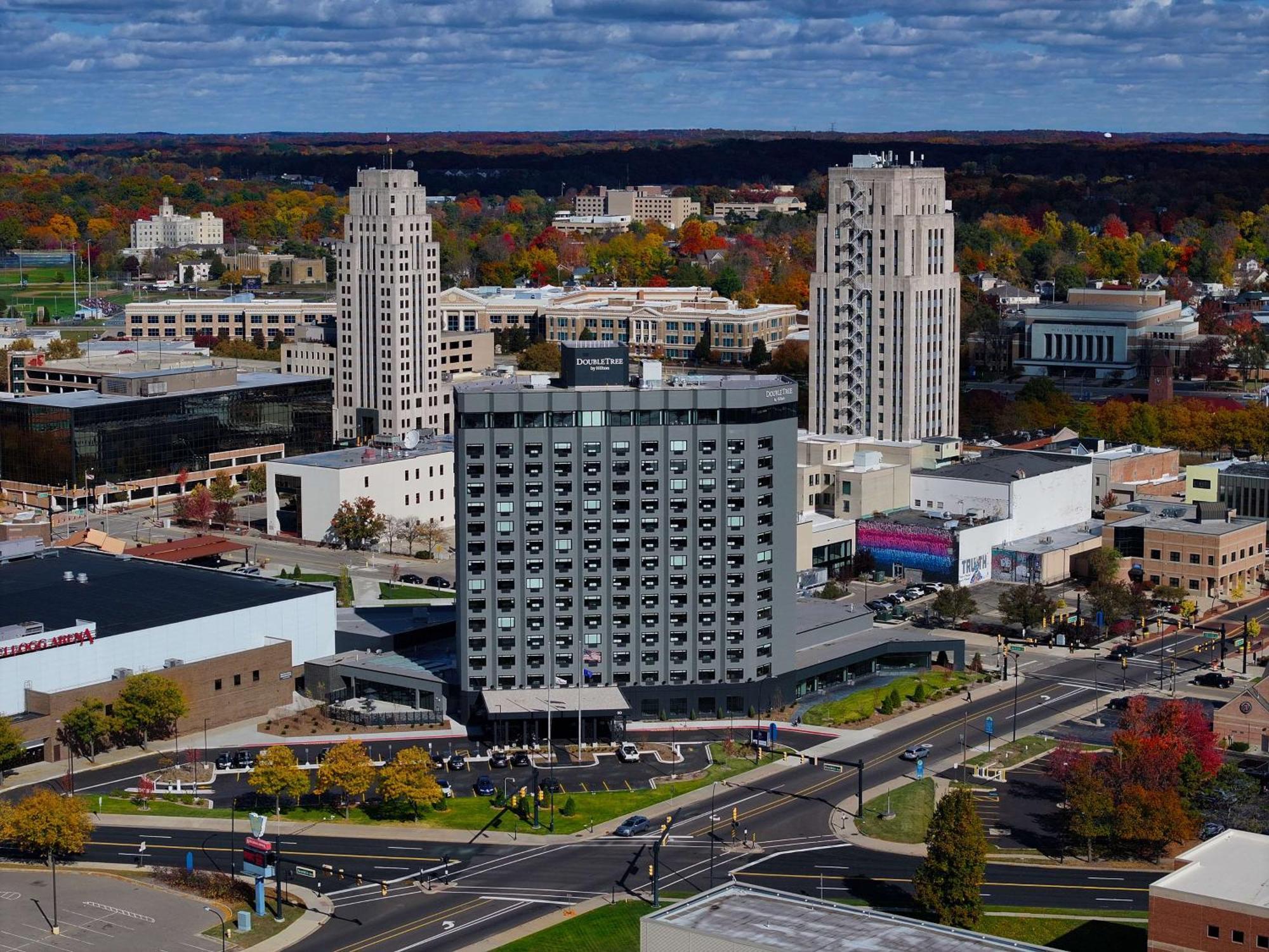 Doubletree By Hilton Battle Creek Hotel ภายนอก รูปภาพ